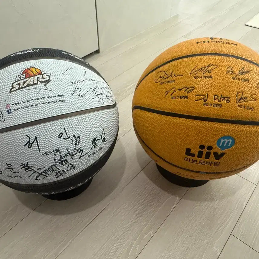 [BUNJANG] KB Stars Basketball 2ea + Player Photocard Set / KB스타즈 농구공 2개 + 선수단 포토카드