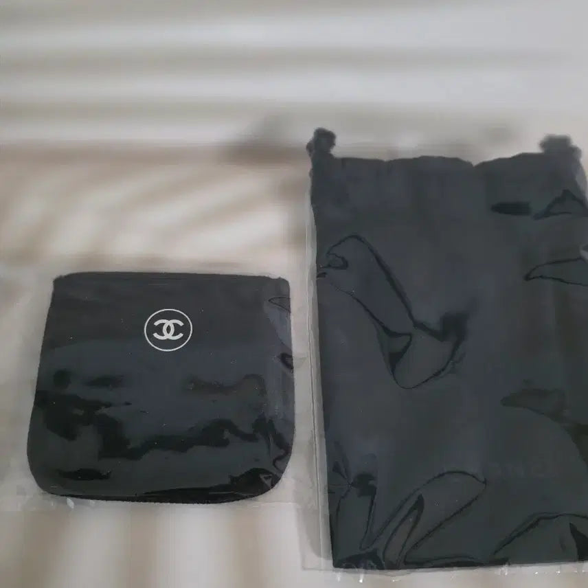 [BUNJANG] Chanel Mirror & Pouch Set / 샤넬 거울.파우치 2종