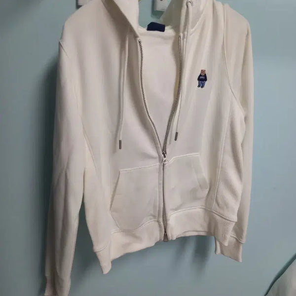 [BUNJANG] White Hoodie Sweatshirt with Bear Embroidery / 후드니트