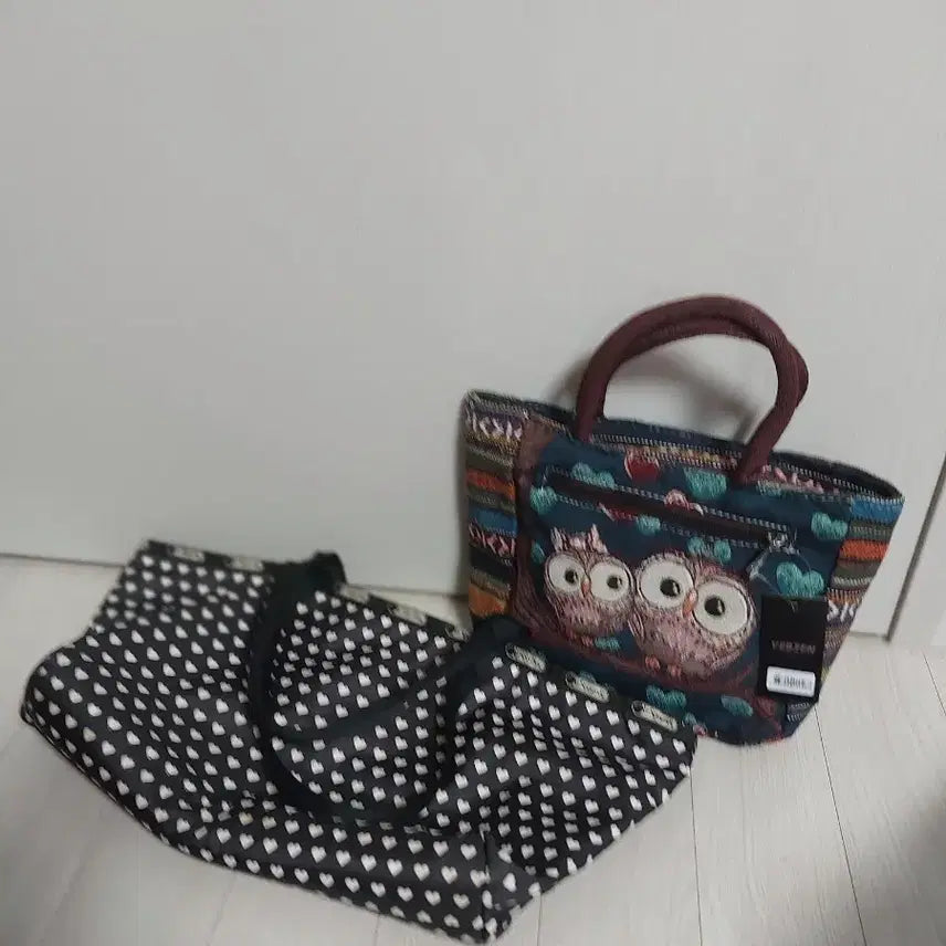 [BUNJANG] Owl Embroidered Tote Bag & Red Heart Pattern Shopper Bag Set / (새상품)부엉이 에코백+레드포색하트 패턴 쇼퍼백