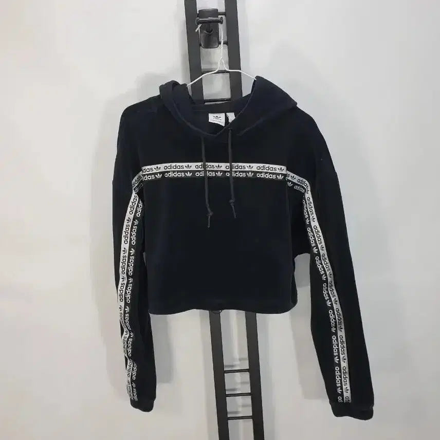 [BUNJANG] Adidas Velvet Tape Logo Cropped Hoodie Black Women's M / 아디다스 크롭 후드티 벨벳 테이프드로고 블랙 여성m