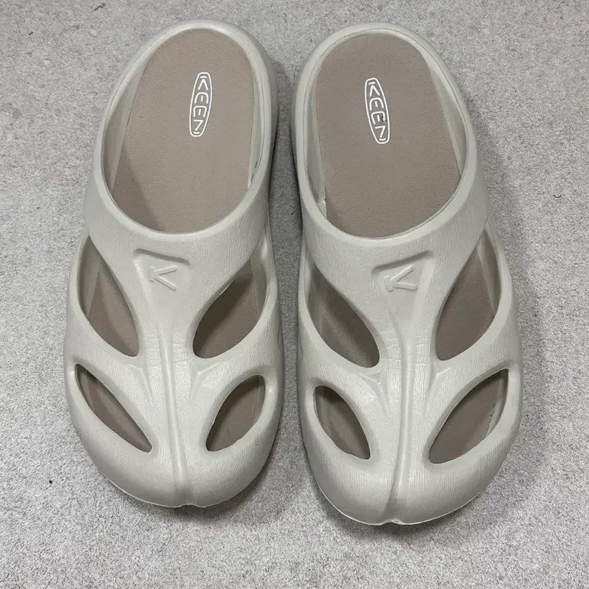 [BUNJANG] Kin Shanti Slide Ivory Size 260 / 킨 샨티 슬라이드 아이보리 260