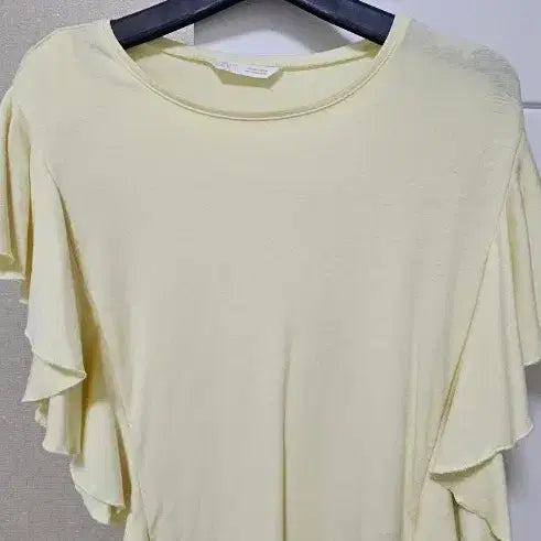 [BUNJANG] Zara Yellow Frill Short Sleeve T-Shirt / 자라 옐로우 프릴 반팔 티셔츠