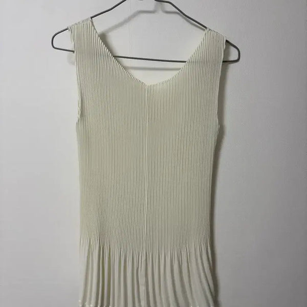 [BUNJANG] Pleated Sleeveless Top - Ivory / 플리츠 민소매 상의 아이보리