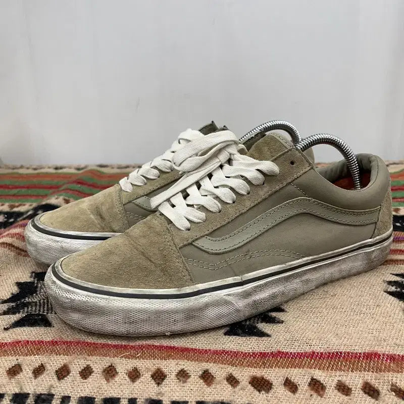 [BUNJANG] Vans Old Skool Suede Khaki Sneakers 250 / 반스 올드스쿨 스웨이드 카키 스니커즈 250 X02289