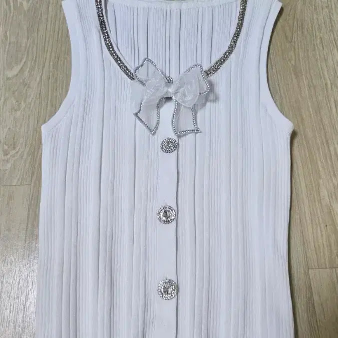 [BUNJANG] White Ribbon Cubic Button Knit Vest / 화이트 리본 큐빅 단추 니트 조끼