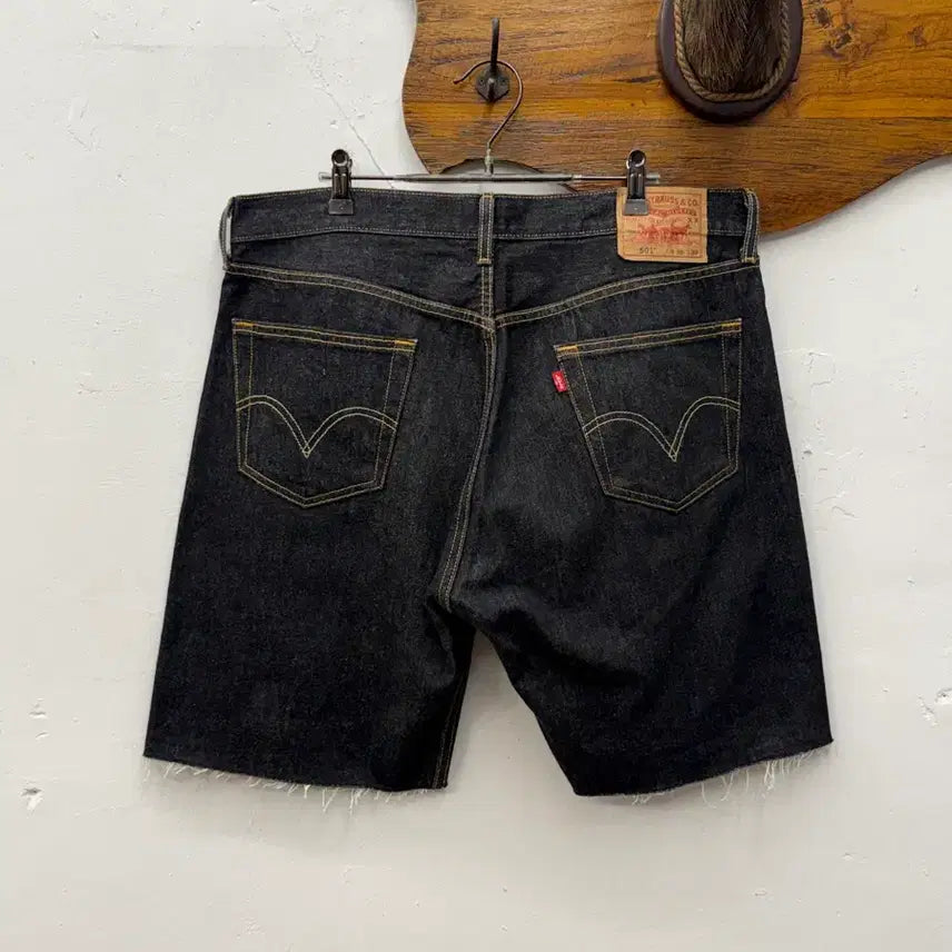 [BUNJANG] Levi's 501 Black Denim Cut-Off Shorts / 36.5) Mexico 리바이스 501 쇼츠 흑청반바지