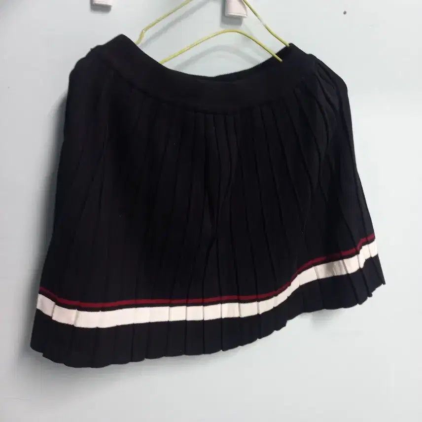 [BUNJANG] Pleated Knit Golf Skirt with Colorblock Hem / 골프니트치마