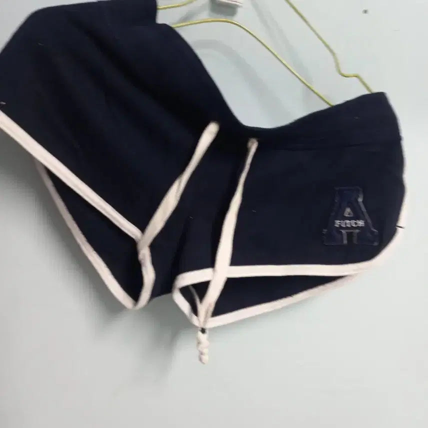 [BUNJANG] Abercrombie & Fitch Navy Shorts / 반바지