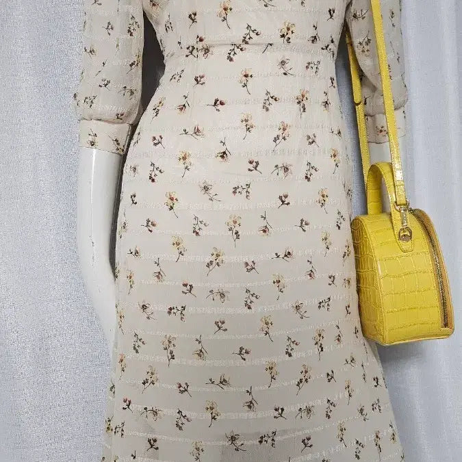 [BUNJANG] Hershe Ivory Yellow Floral Dress / hershe 아이보리 노랑 잔꽃 자크 안감 이쁜 원피스..