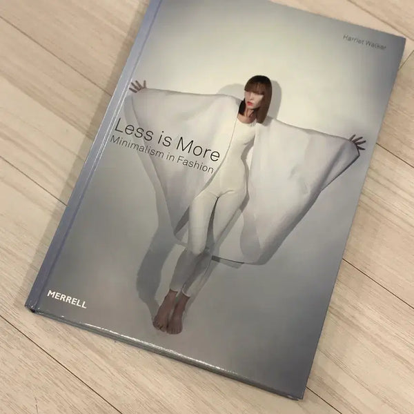 [BUNJANG] Less is More: Minimalism in Fashion Art Book / Less is More minimalism in fashion 미니멀리즘 패션아트북