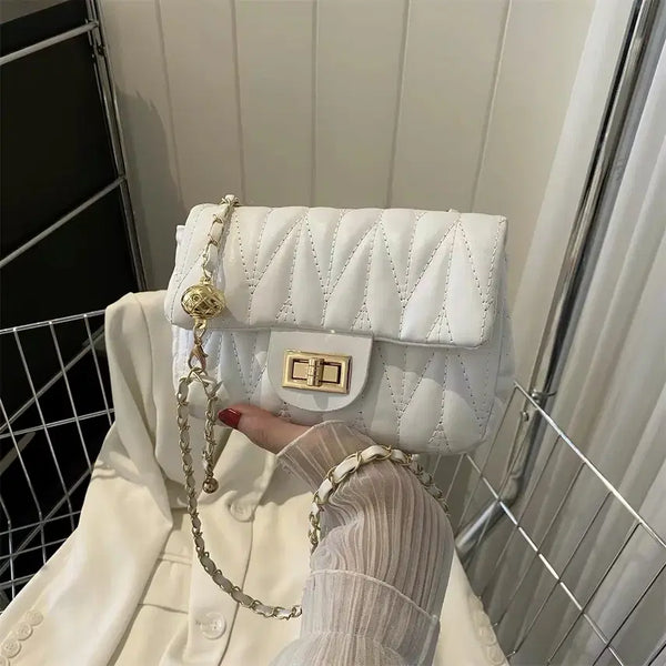 [BUNJANG] Quilted Chain Shoulder Bag - White / 퀼팅 체인 숄더백 화이트