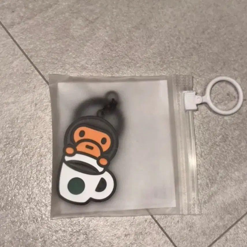 [BUNJANG] BAPE Starbucks Milo Keyring Sealed / 베이프 스타벅스 마일로키링 미개봉 새제품 최저가