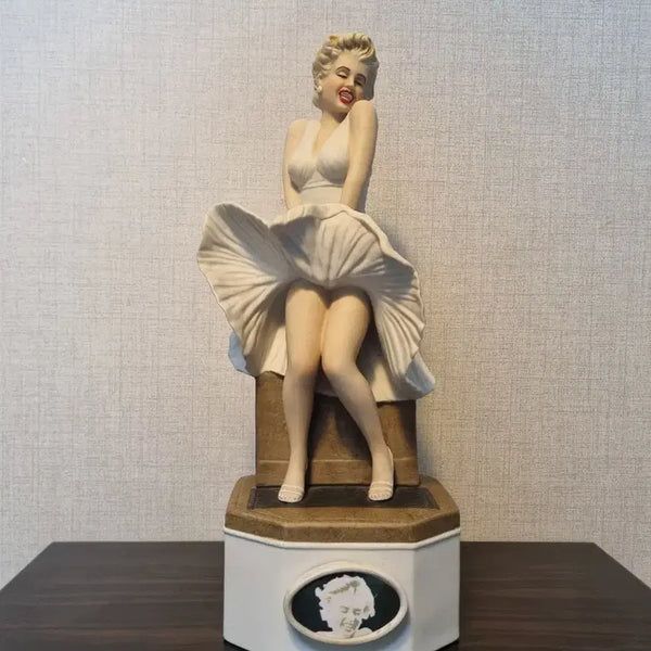 [BUNJANG] 1992 Limited Edition Marilyn Monroe Porcelain Whiskey Decanter / 1992년 한정판  마릴린 먼로 도자기 위스키 공병 디캔터