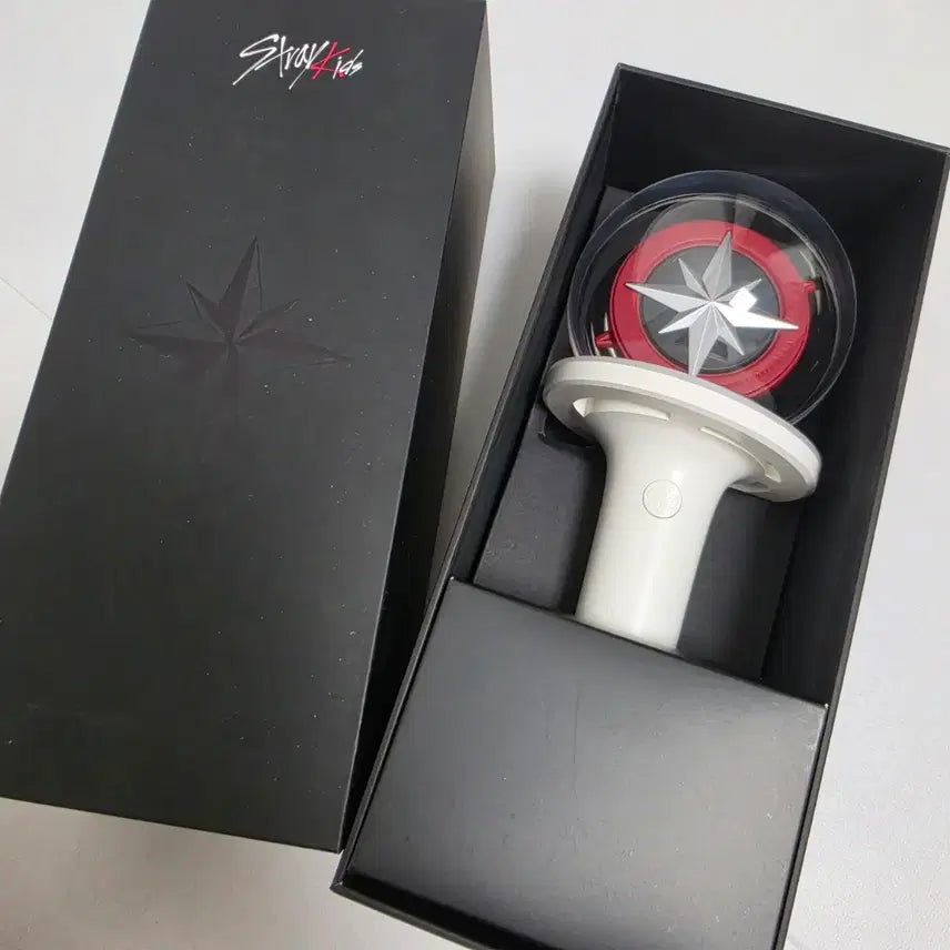 [BUNJANG] Stray Kids Official Light Stick 'Nachimbong' Ver. 2 + 'Pobel' Ver. 2 Cover Set / 스키즈 스트레이키즈 응원봉 나침봉 ver.2 + 퍼핌 커버 양도 판매