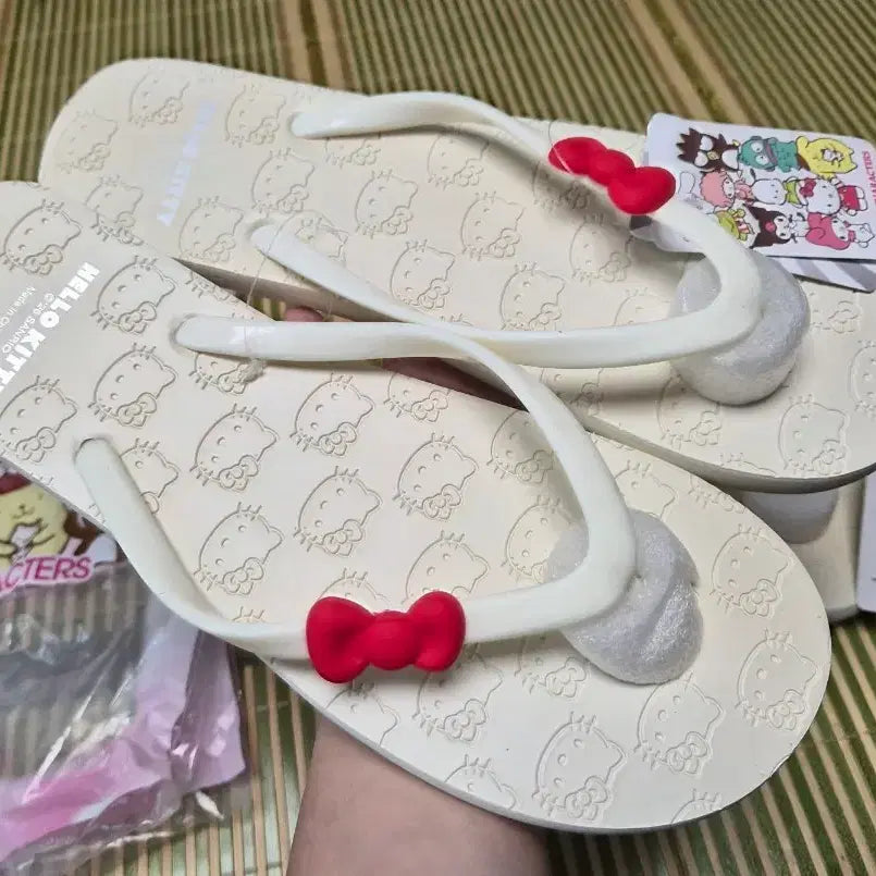 [BUNJANG] Sanrio Hello Kitty Flip-Flops / 정품) 산리오 헬로키티 쪼리 새제품
