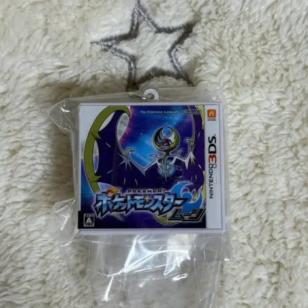 [BUNJANG] Pokemon Moon Nintendo Cartridge Keychain - 30th Anniversary Package / [포켓몬스터 문]닌텐도 카트리지 키링 문 포켓몬스터 30주년 패키지 키링 포켓몬