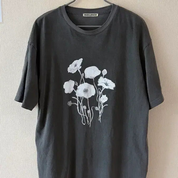 [BUNJANG] In Silence Water Flower T-Shirt Charcoal M / 인사일런스 워터 플라워 티셔츠 챠콜 M사이즈