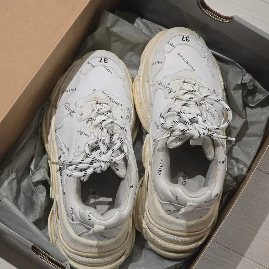[BUNJANG] Balenciaga Triple S All Over Sneakers White Black / 정품/37) 발렌시아가 트리플S 올오버 스니커즈 화이트 블랙