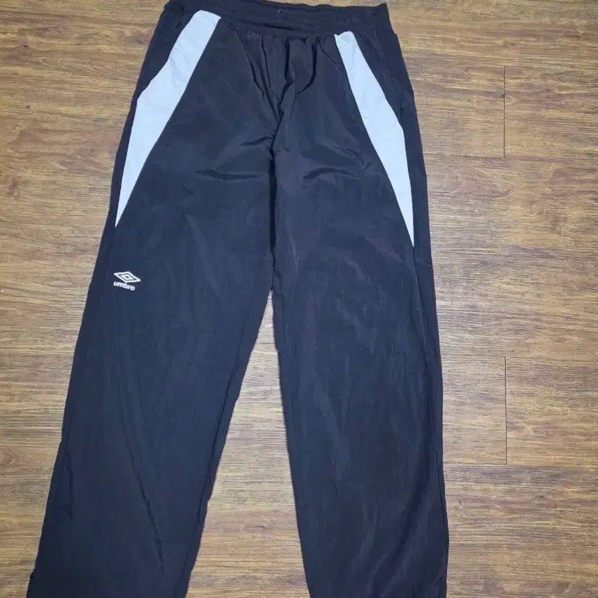 [BUNJANG] Umbro Woven Training Pants / 엄브로 우븐팬츠