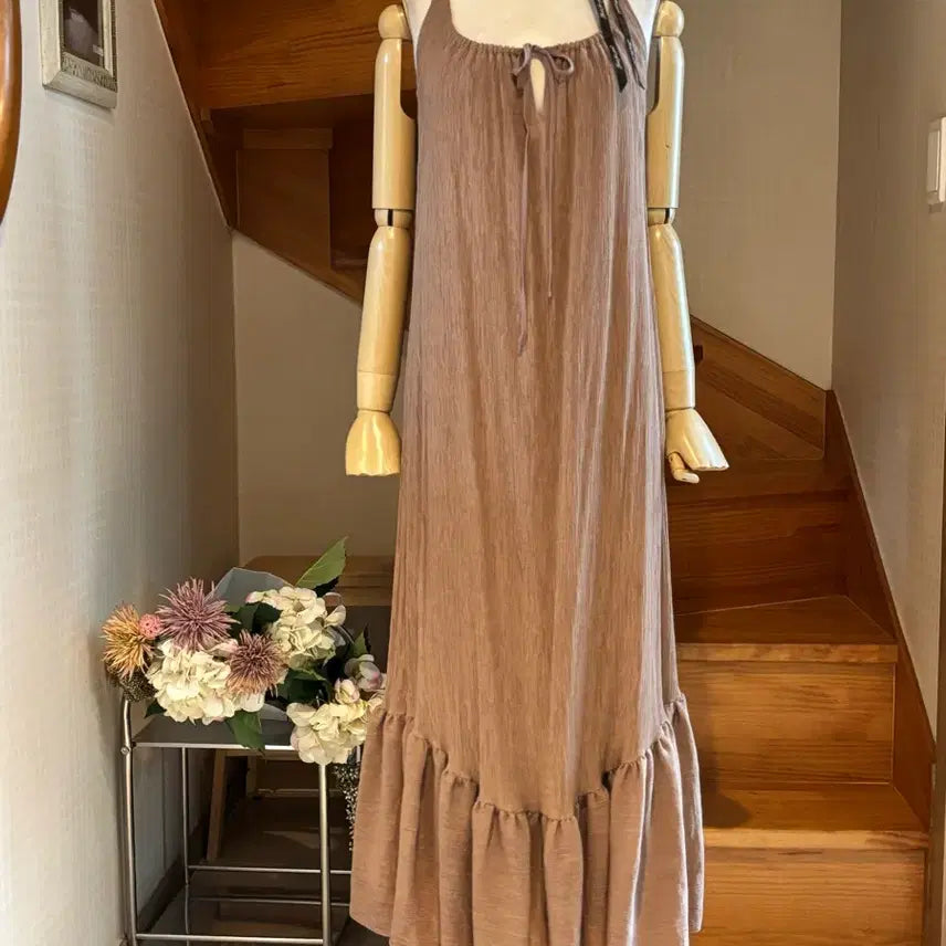 [BUNJANG] Beige Frill Strappy Maxi Dress / 맥시 원피스 베이지색 프릴 끈나시