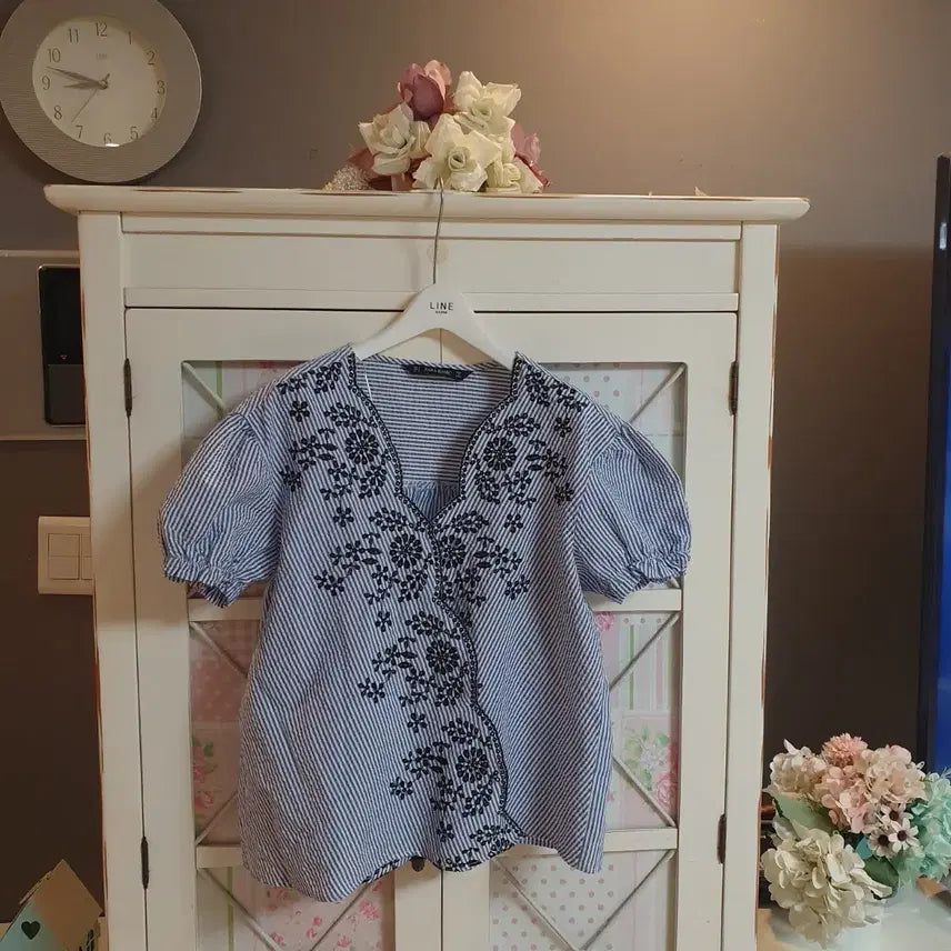 [BUNJANG] Zara Striped Embroidered Blouse Size M / 자라 블라우스/55-66