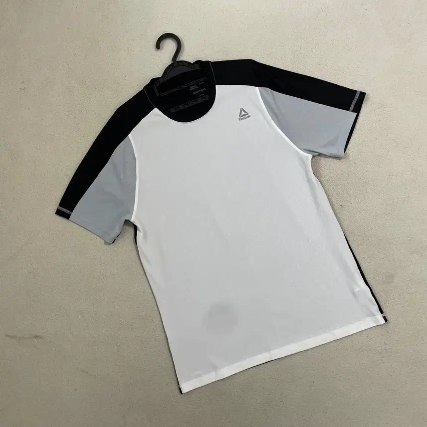 [BUNJANG] Reebok Functional Round Neck Short Sleeve T-Shirt XL / XL 리복 기능성 라운드 반팔티 B.4860