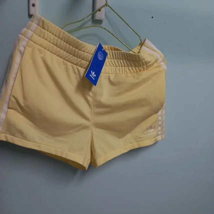 [BUNJANG] Adidas 3-Stripes Shorts Yellow / 여성반바지