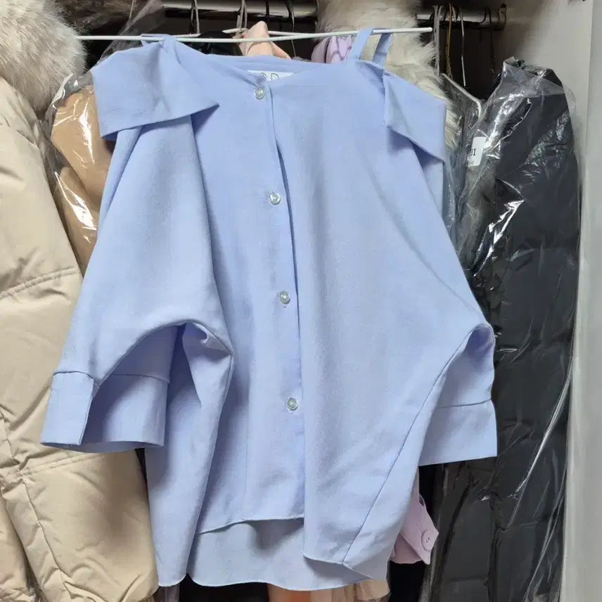 [BUNJANG] Light Blue Off-Shoulder Blouse / 하늘색 오프숄더 블라우스