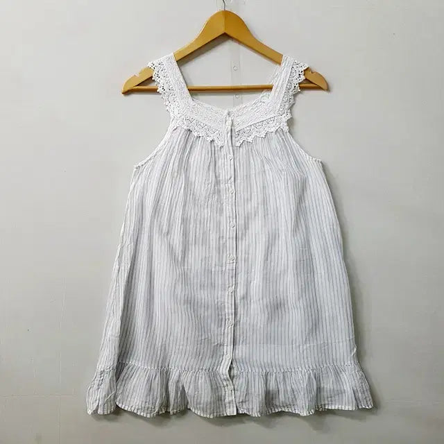 [BUNJANG] Honeysuckle Rose Sleeveless Blouse / Honeysuckle ROSE 민소매 블라우스