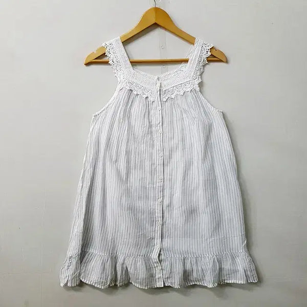 [BUNJANG] Honeysuckle Rose Sleeveless Blouse / Honeysuckle ROSE 민소매 블라우스