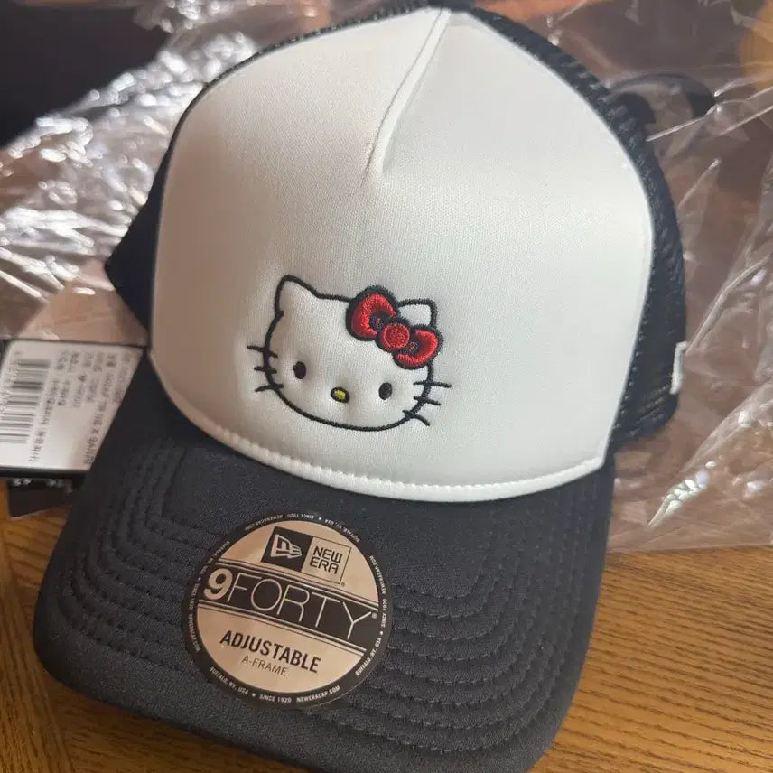 [BUNJANG] New Era Sanrio Hello Kitty A-Frame Trucker Ball Cap Black / 뉴에라 산리오 헬로키티 A프레임 트러커 볼캡 블랙