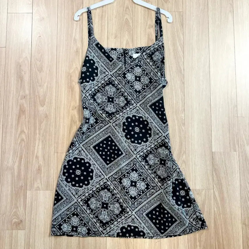 [BUNJANG] Paisley Ribbon Sleeveless Mini Dress / 페이즐리 원피스 나시원피스 민소매원피스 미니원피스 휴양지룩 휴가룩 리본원피스