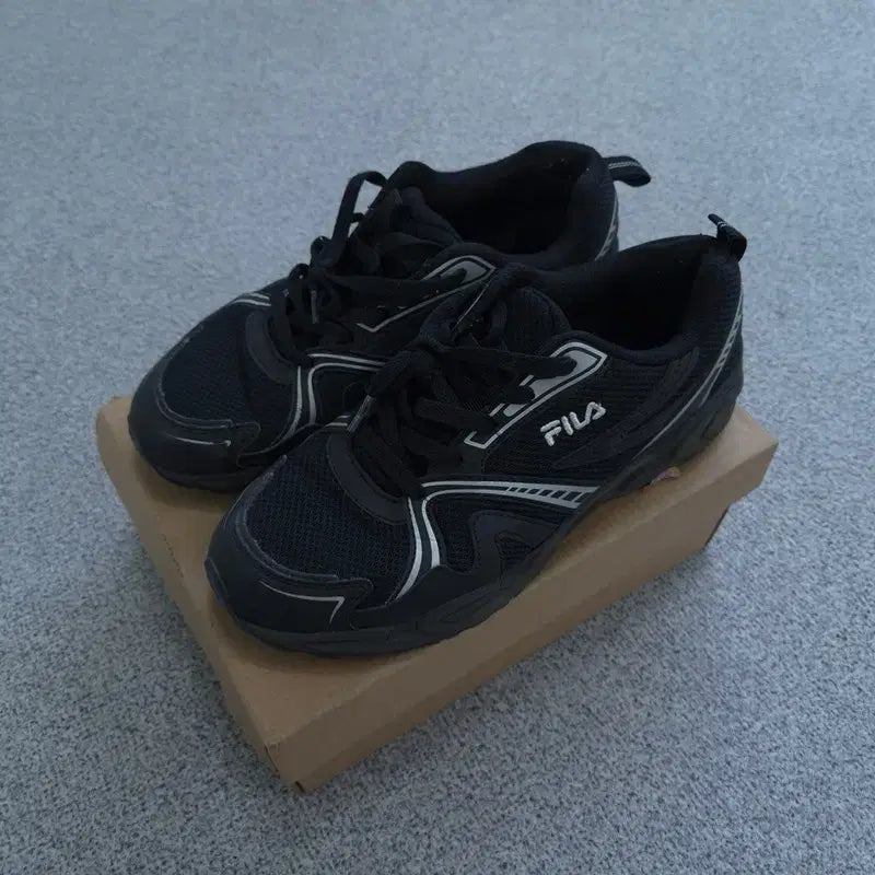 [BUNJANG] Fila Sneakers Size 260 / 260 휠라 스니커즈/일반 운동화 | 0716C12