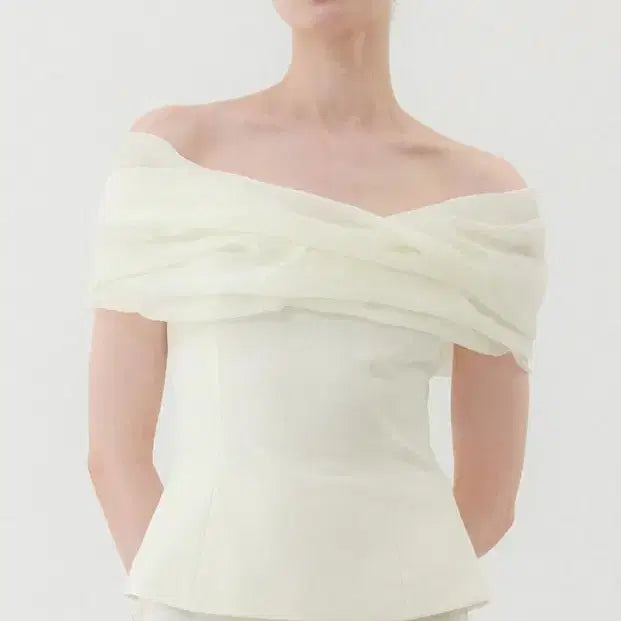 [BUNJANG] Grace Yu Diana Off-Shoulder Blouse Cream S / 그레이스유 다이애나  오프숄더 블라우스 크림 s