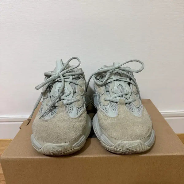 [BUNJANG] Adidas Yeezy 500 Blush Suede Sneakers (Salt) / 아디다스 이지 500 블러쉬 스웨이드 스니커즈(솔트)