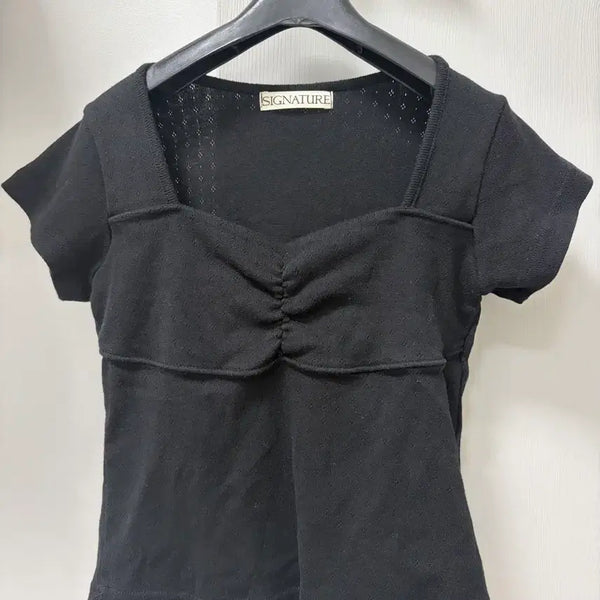 [BUNJANG] Signature Punching Shirring Short-Sleeve T-Shirt Black / 거의새것 시그니처 펀칭 셔링반팔티 블랙