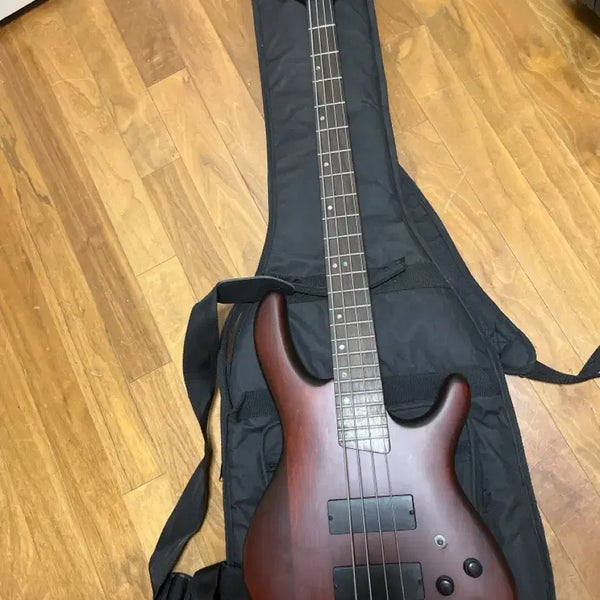 [BUNJANG] Colt C4 Plus Electric Bass Guitar / 콜트 c4 plus ovmh 사용감 거의 없는거 팝니다.