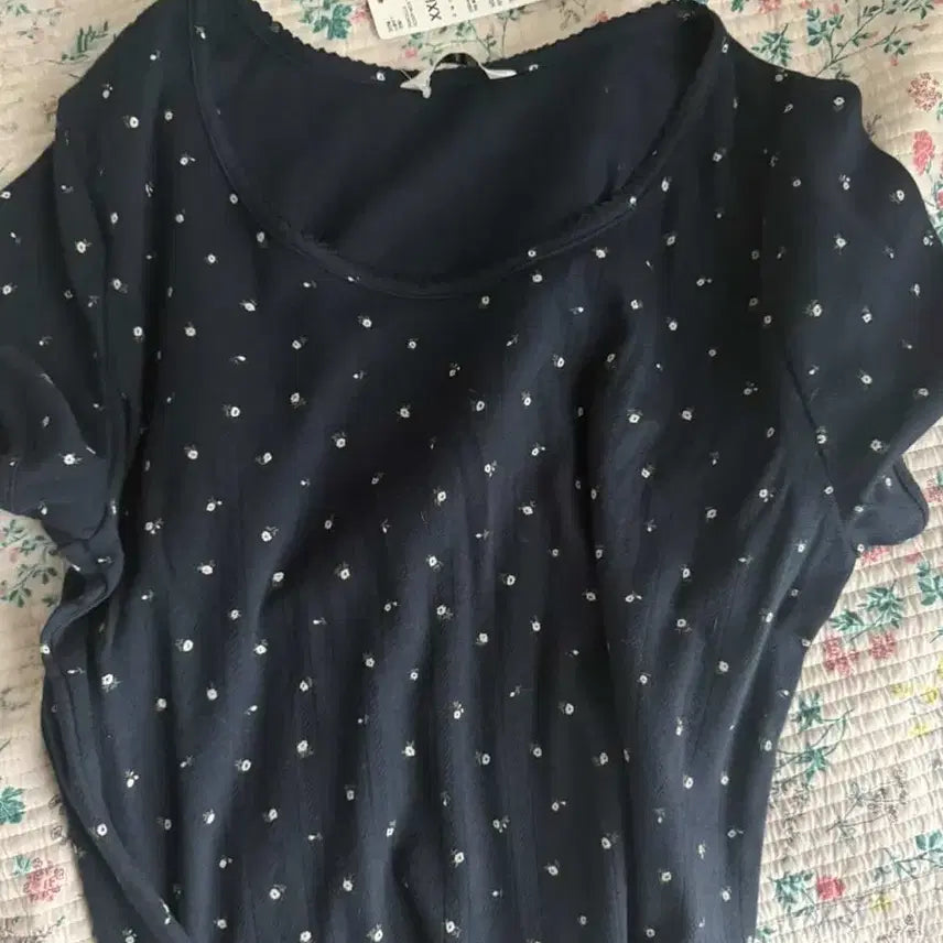 [BUNJANG] TOPTEN Women's Floral Pattern Short Sleeve T-Shirt / 탑텐 여성 반팔 판매