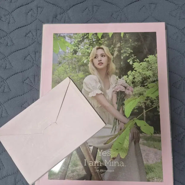 [BUNJANG] TWICE Mina Photobook / Yes, I am Mina  (급처) 트와이스 미나 포토북