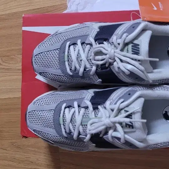 [BUNJANG] Nike W Nike Zoom Vomero 5 Shoes - New, 280mm / 나이키 W 나이키 줌 보메로 5/ 새상품/ 280mm