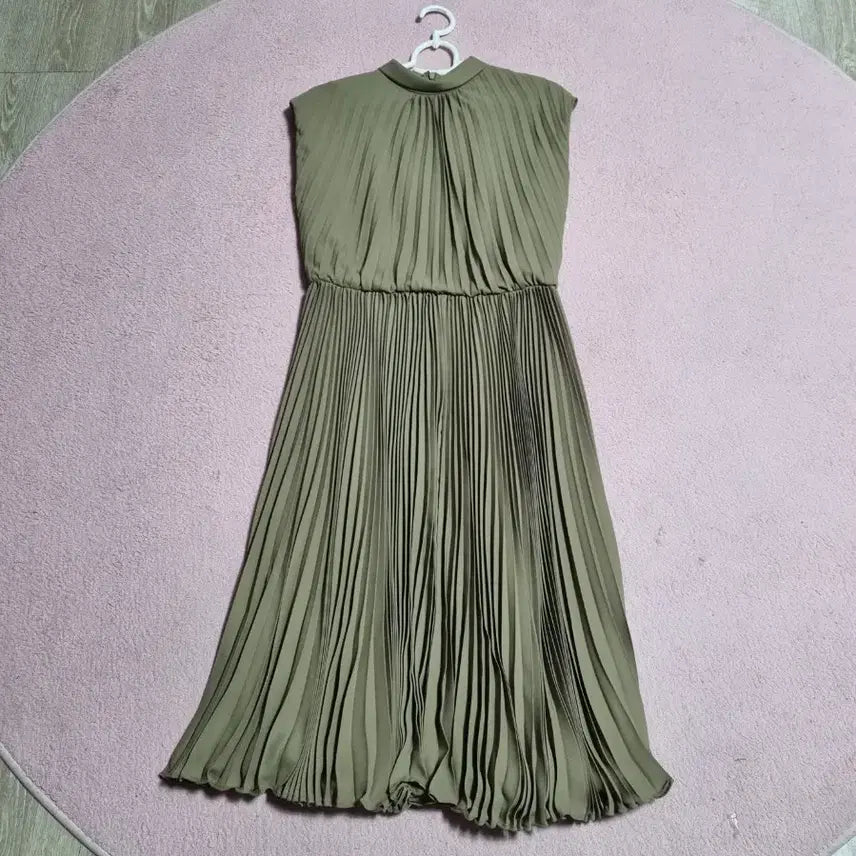 [BUNJANG] MOJO.S.PHINE NEW YORK Pleated Sleeveless Maxi Dress (Khaki, Size 55) / 모조에스핀 민소매 원피스 55