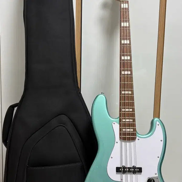 [BUNJANG] Squier Affinity Active Jazz Bass with Fender Bass Gig Bag / 스콰이어 어피니티 액티브 재즈베이스 + 펜더 베이스 긱백 (직거래 시 53만원)