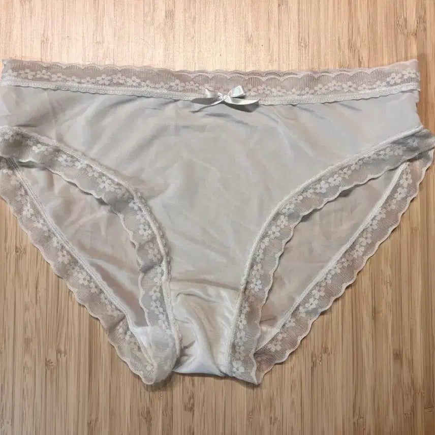[BUNJANG] Ivory Flower Lace Panty / (중고) 아이보리 플라워 레이스 팬티