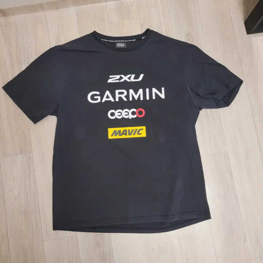 [BUNJANG] 2XU Garmin Performance Short Sleeve T-Shirt (XL) / [2xl]  2XU 가민 기능성 반팔 티셔츠 (100-105)