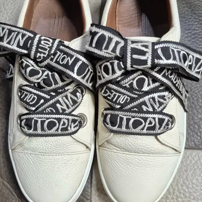 [BUNJANG] Lanvin Collection Leather Sneakers with Embroidered Ribbon / 랑방컬렉션   레터링  자수리본  천연가죽  스니커즈.