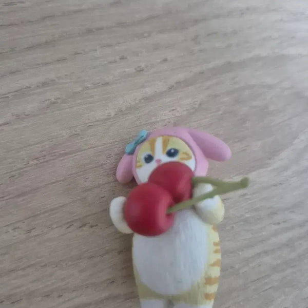 [BUNJANG] Cute Cat Cherry Decoration Figure / 귀여운 고양이 체리 장식 피규어