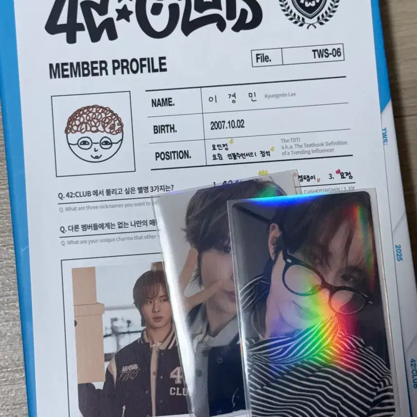 [BUNJANG] 42Club 2025 Kyungmin Photobook Photocard & Member Profile Set / 2025 42클럽 포토북 경민 포카+멤버프로필 세트