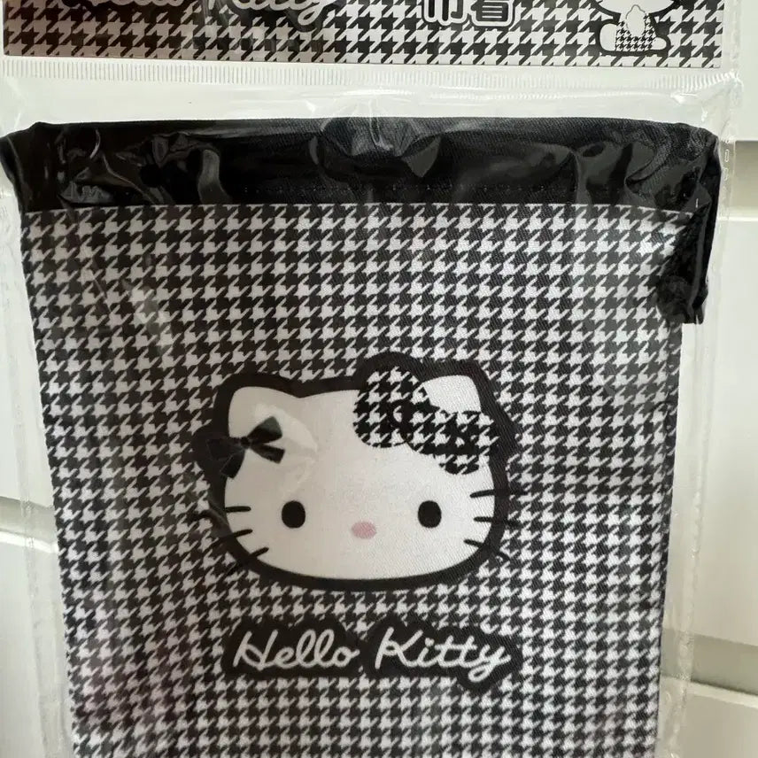 [BUNJANG] Sanrio Hello Kitty Pouch Black Check Drawstring Pouch / 일본정품 산리오 헬로키티 파우치 블랙 체크 복조리 파우치 새상품