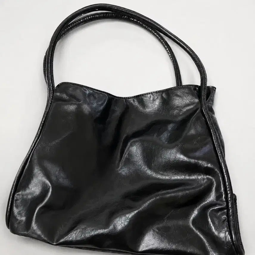 [BUNJANG] Glossy Shoulder Bag (Black) / [00510] 유광 숄더백 (블랙)